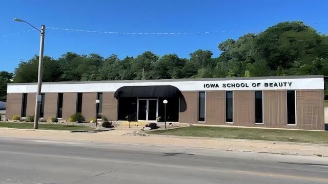 Iowa School of Beauty - Des Moines